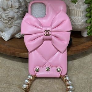 Adorable🌷CC Pink Quilted Bow Faux Pearl Bracelet Iphone 13 Phone Case